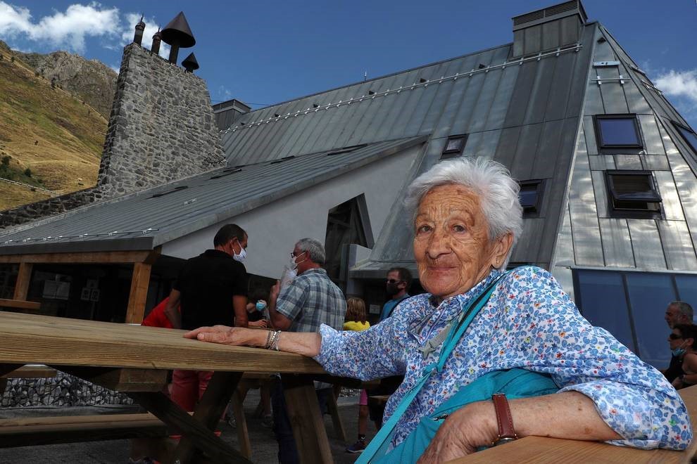 LA FEDERACION NAVARRA DE MONTAÑA ENTREGA LAS LLAVES DEL REFUGIO DE MONTAÑA "ANGEL OLORON" DE BELAGUA AL GUARDERIO